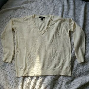 Long sleeve, v-neck sweater